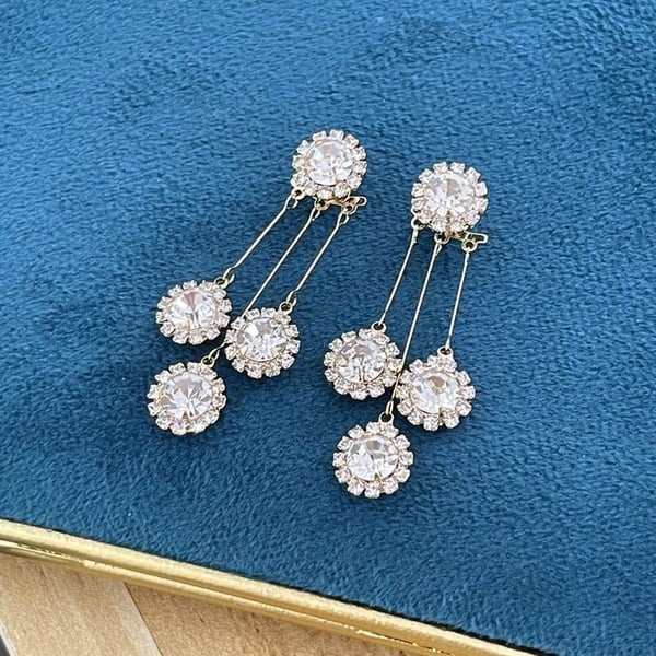 LuxGlow | Illuminate your look with luxurious sparkles!