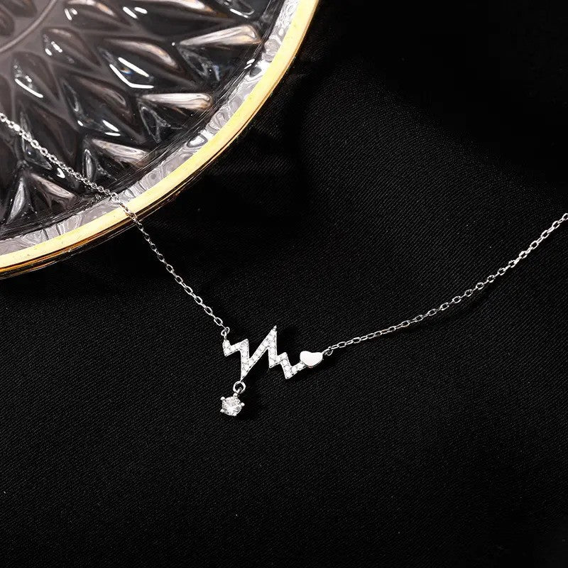 Heartline | Stylish necklace with a unique design