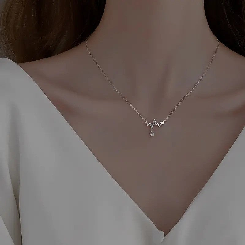 Heartline | Stylish necklace with a unique design