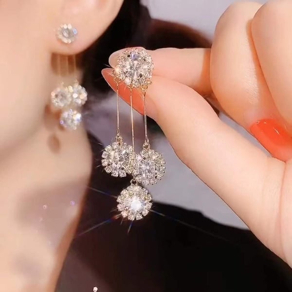 LuxGlow | Illuminate your look with luxurious sparkles!