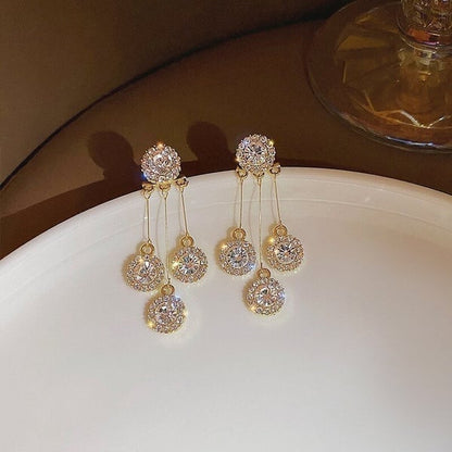 LuxGlow | Illuminate your look with luxurious sparkles!