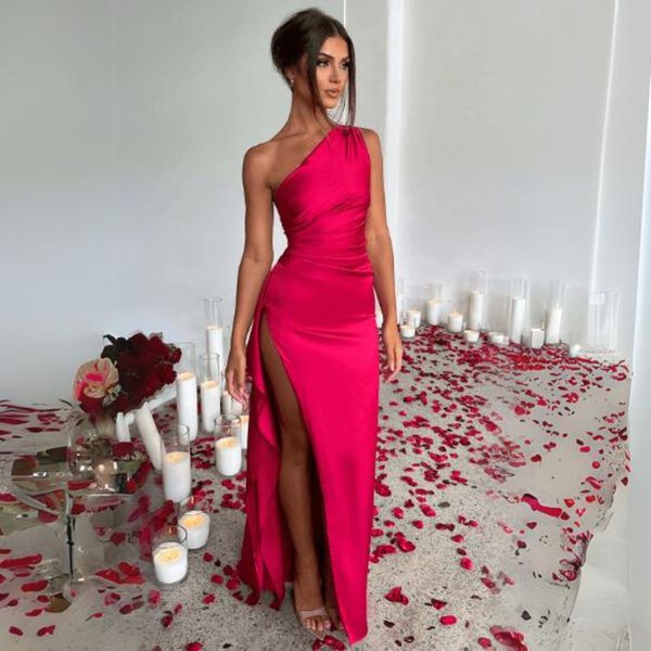 Angelia | One-shoulder dress with slit 