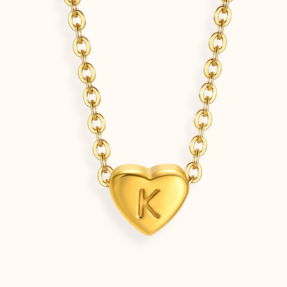 AlphaCharm | שרשרת אותיות מיני לב אופנתית