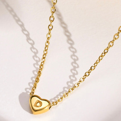 AlphaCharm | שרשרת אותיות מיני לב אופנתית