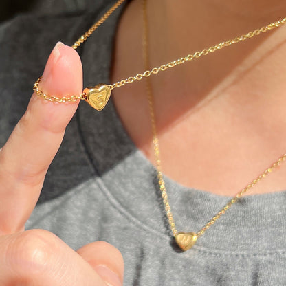 AlphaCharm | שרשרת אותיות מיני לב אופנתית