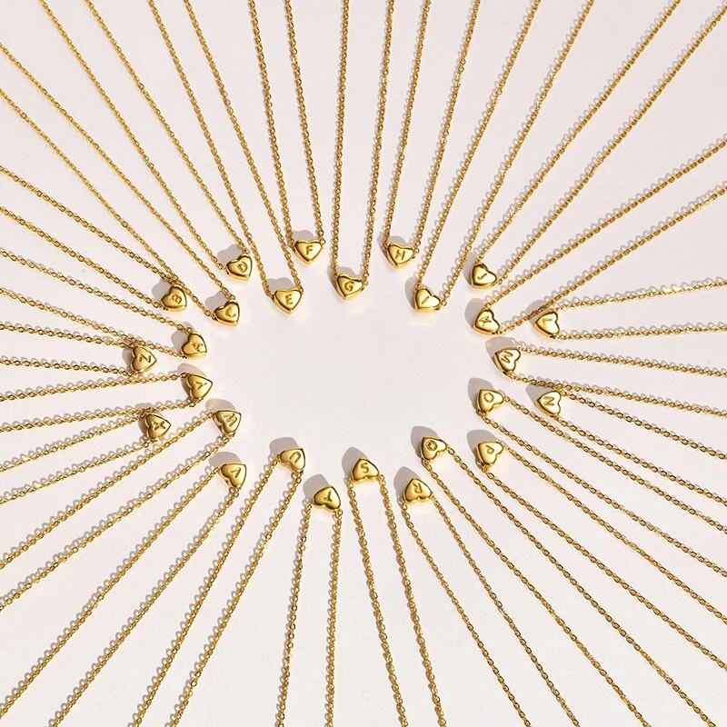 AlphaCharm | שרשרת אותיות מיני לב אופנתית