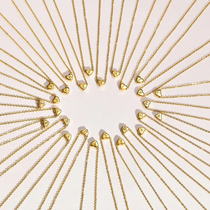 AlphaCharm | שרשרת אותיות מיני לב אופנתית