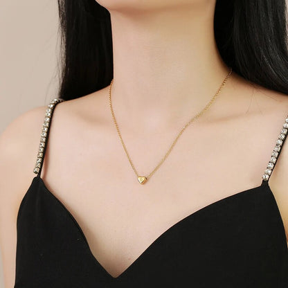 AlphaCharm | שרשרת אותיות מיני לב אופנתית