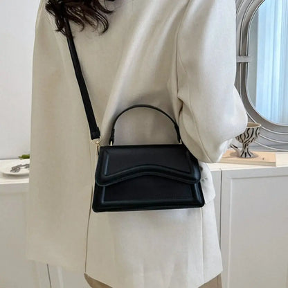 Essie | Chic Crossbody Bag 
