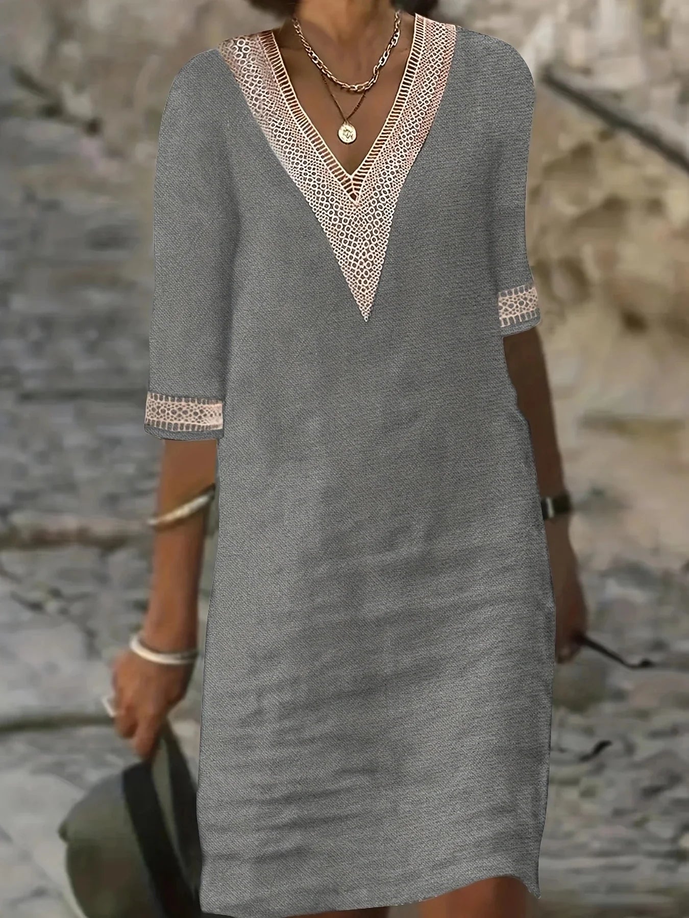 Corrine | שמלת צווארון וי אלגנטית