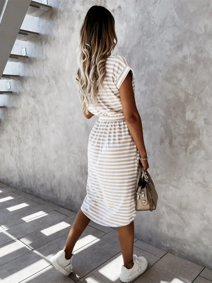 Alyssa | שמלת חגורה קז'ואל מפוספסת