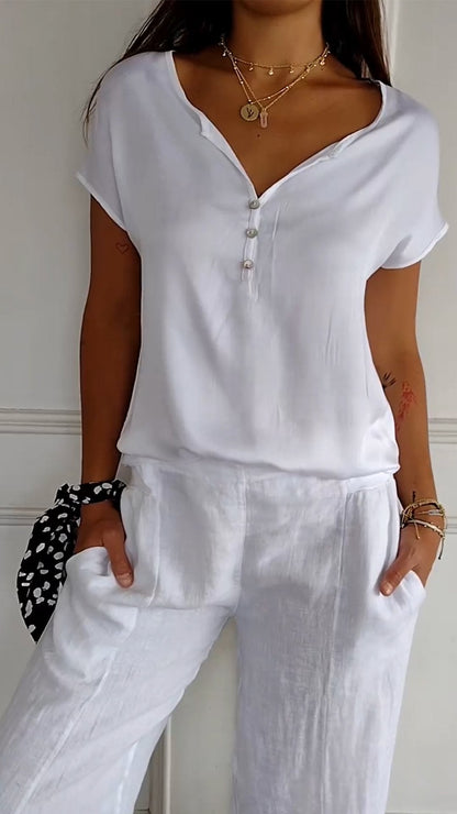 Gail | חולצת טי נוחה עם צווארון V